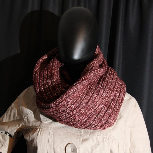 NWT Dillard Chunky Knit Infinity Scarf - Picture 3 of 8